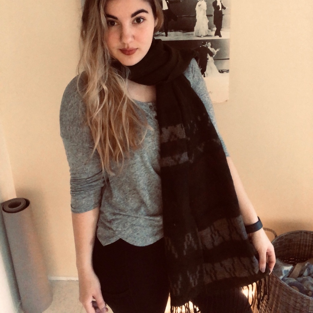 Gorgeous dark green scarf